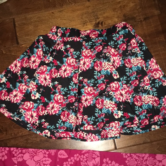 Lottie and Holly skirt, size: L - Picture 1 of 2